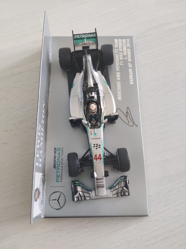 Mercedes W05, Hamilton, Winner Bahrain GP 2014, Limited: 680pcs, Minichamps 1:43 - Picture 2 of 3