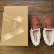 Vionic Claribel Women  s US 7 Tan Faux Fur Lined Orthotic Moccasin Slippers NIB