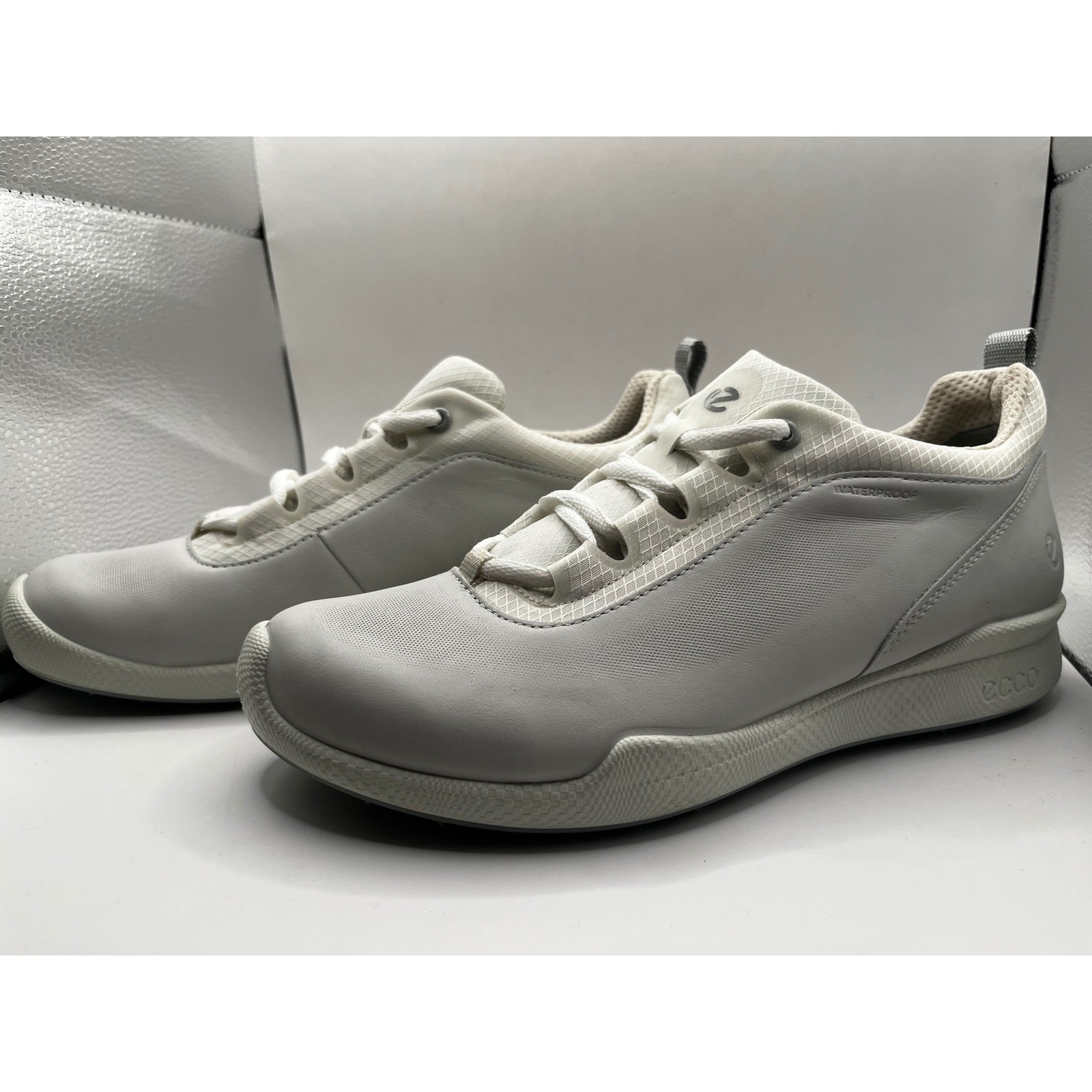 Womens 6 / 6.5 White Gray New