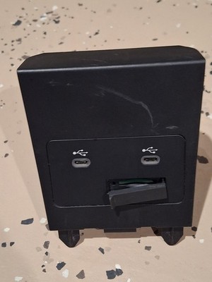 24 25 MAZDA CX-50 CENTER CONSOLE DUAL USB TYPE-C PORT HUB SD CARD READER OEM