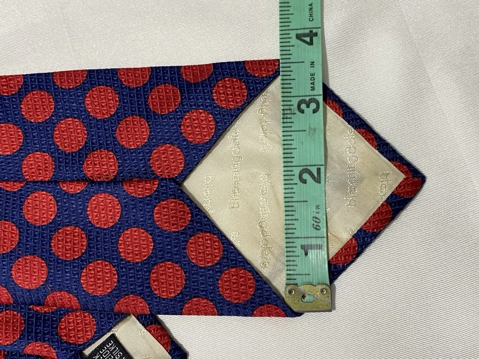 Corbata de seda azul Bloomingdales Michelsons patrón de lunares M en Inglaterra Foto 3 de 4