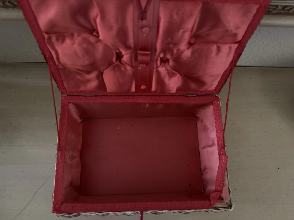 Cesta de costura de mimbre tejida vintage Foto 3 de 4