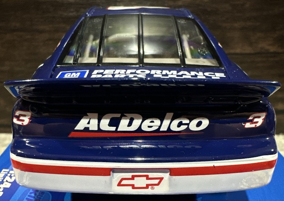 Action 2001 Dale Earnhardt Nascar #3 GM Goodwrench Service Plus 1:24 Monte Carlo