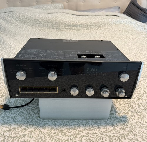 McIntosh C26 Solid State Stereo Preamplifier Hi-Fi Audio Preamp Model C26