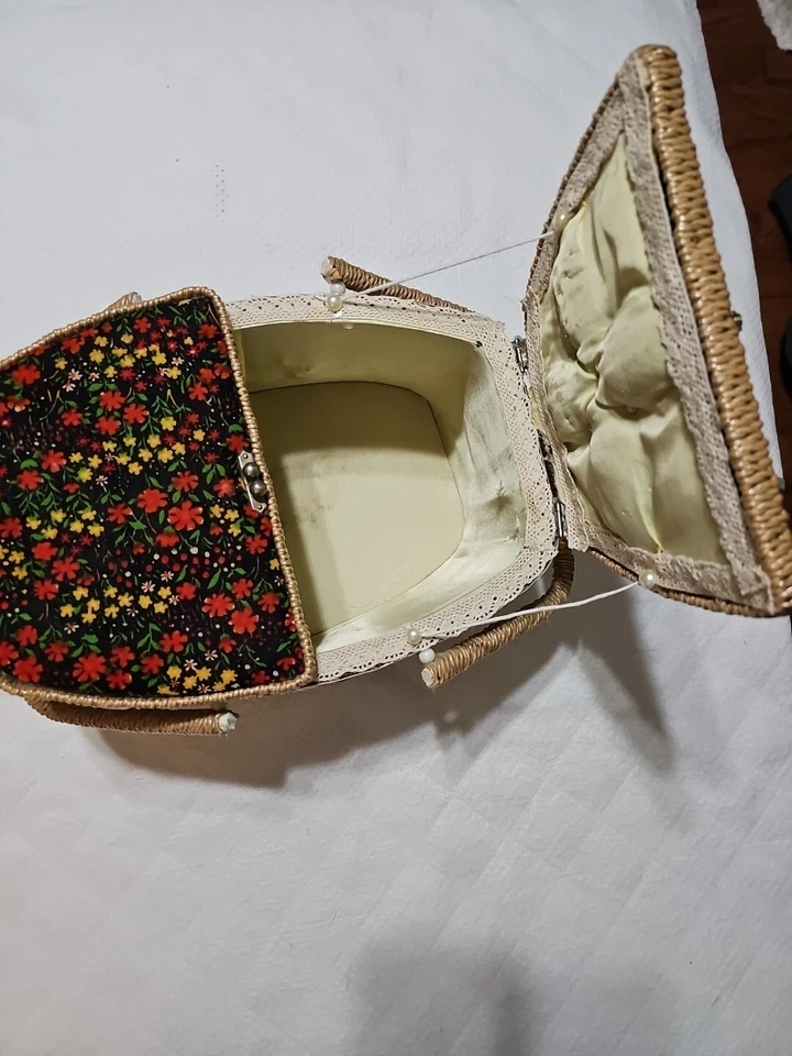 Vintage Floral Meadow Large Sewing Picnic Basket Pin Cushion Unbranded - Image 4 of 4