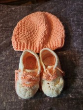 NEW Handmade Pink/White Crocheted Acrylic Baby Shoes/Sneakers/Hat Set