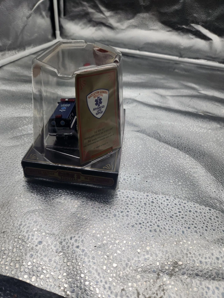 Code 3 Hazleton Paramedic Hospital Suburban #12411  Limited Edtion 1:64 Scale - Image 3 of 4