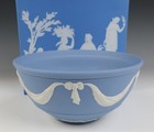 New in Box Wedgwood Jasperware Festivity Bowl Light Blue White Swags Serving