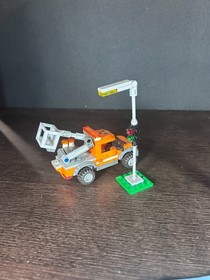 LEGO City: Light Repair Truck (60054); Retired; 100% Complete No Box