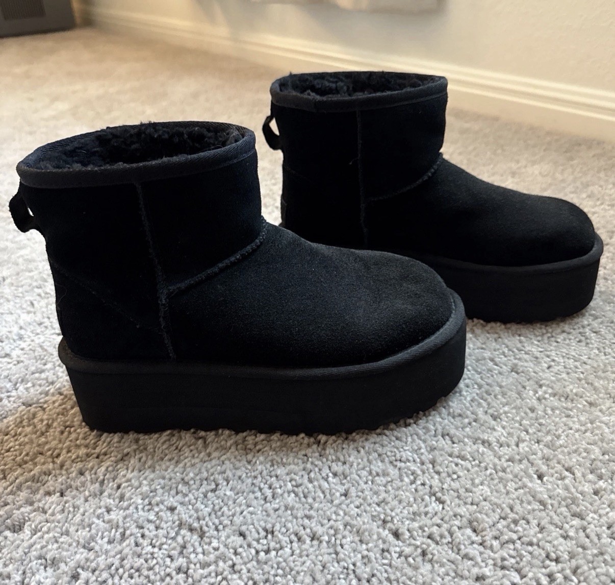 UGG  Mini platform Boot size 7 - image 5