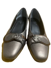 Mark Lemp Classics Size 9AAAA Dress Pumps 1 inch Heel  Bronze & Shiny Brown