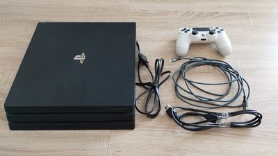 Sony PlayStation 4 Pro 1TB schwarz + 1 Controller guter Zustand