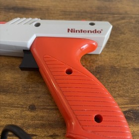 Nintendo Entertainment System NES Zapper 1985 NES-005 Orange Light Gun Works