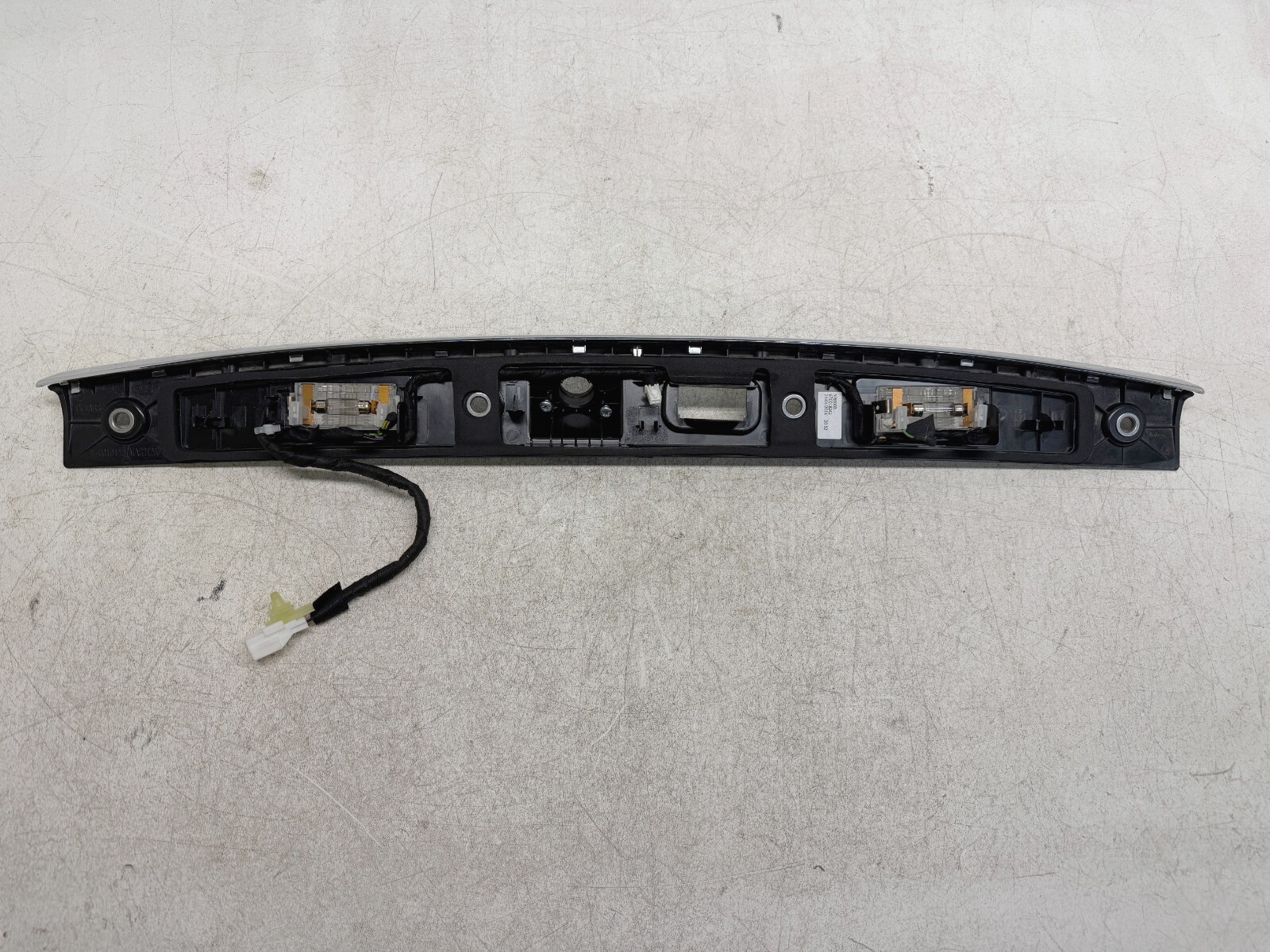 P50196 2014-2020 Maserati Quattroporte Trunk Garnish Trim Moulding 670018242 OEM