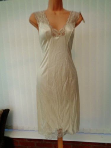 T32 VTG CHARNOS CREAM SATIN GREY LACE FULL SLIP CHEMISE NIGHTIE 10 BNWT - Afbeelding 1 van 9