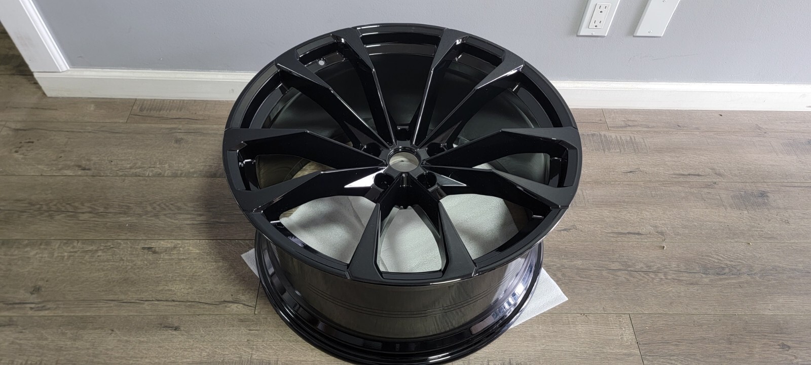 LAMBORGHINI URUS REAR WHEEL RIM OEM 4ML601025