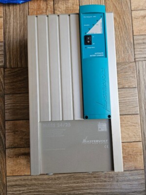 MASTERVOLT MASS 24/25 Automatisches Batterieladegerät