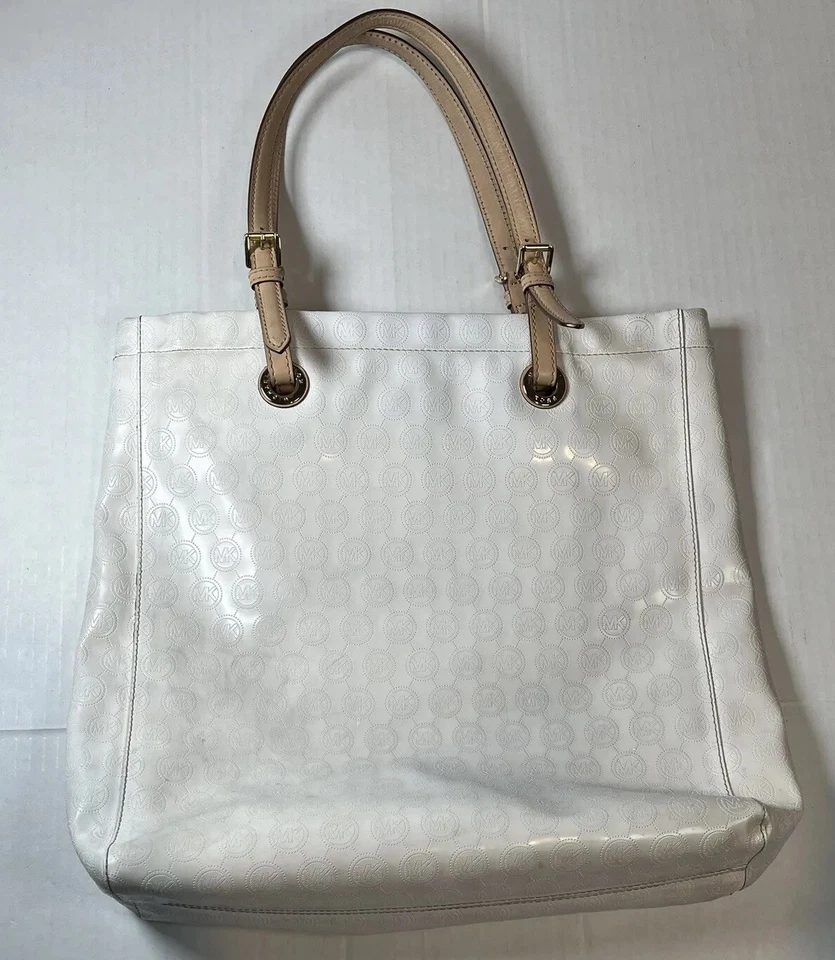 Bolsa tote Michael Kors jet set branca brilhante assinatura MK grande - Imagem 2 de 4