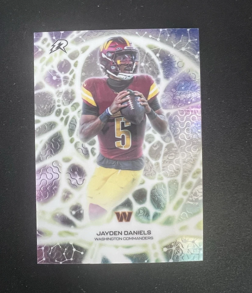 Topps Resurgence Protonyx Jayden Daniels Washington Commanders NFL Trading Card - Bild 1 von 1