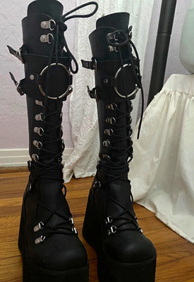 Demonia Kera-200 Boots size 6