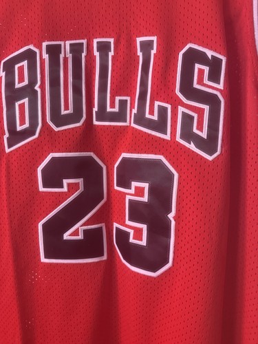 Michael Jordan 23 Chicago Bulls Signed Jersey with PSA Holo Autograph Authentic - Picture 3 of 5