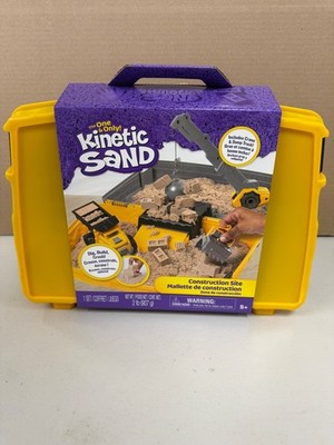 Kinetic Sand, Construction Site Folding Sandbox with 2lbs Play Sand & Toy Truck