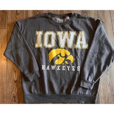 Gameday Couture Iowa Hawkeyes Sweatshirt Womens L Gray Pullover Crewneck Fleece