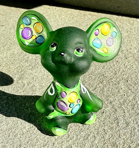 Ltd to 6 Fenton/WVG**EMERALD GREEN SATIN "BUBBLES" MOUSE FIGURINE**Sunday Davis - product listing photo