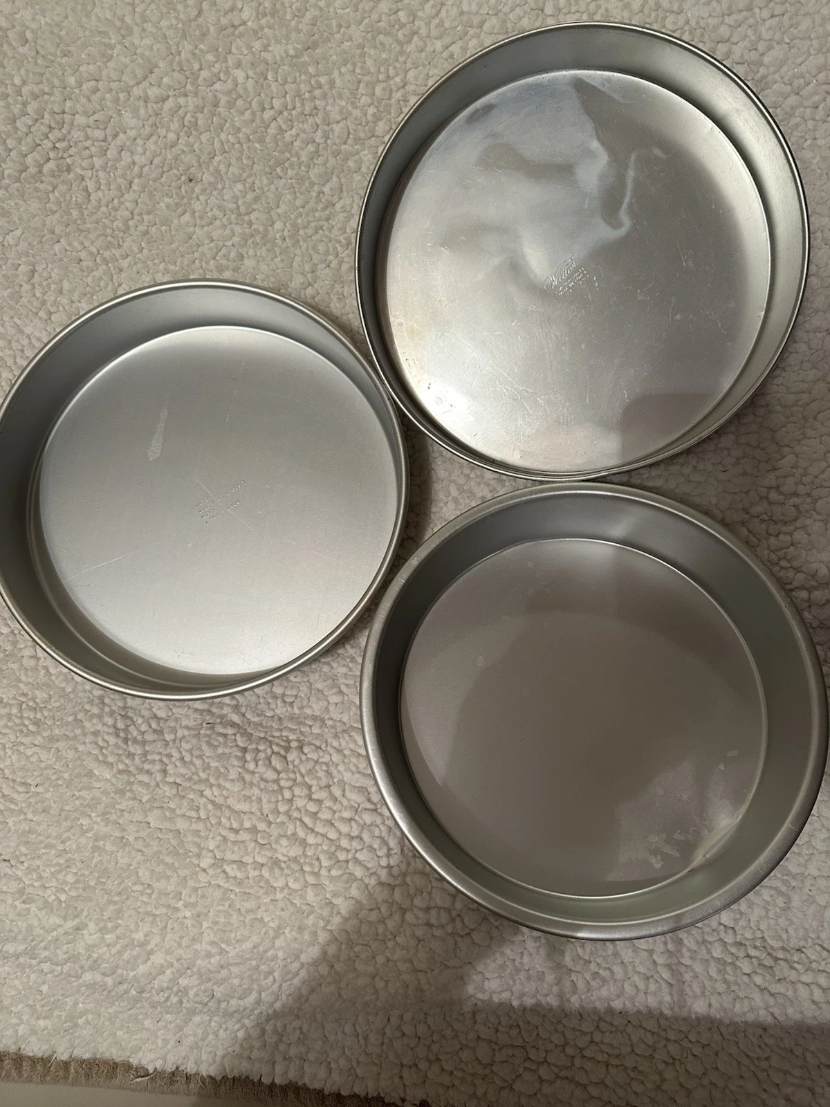 Wilton - Set of 3 Round Aluminum Cake Pans Plus 16” Alum Bread Pan
Opens in a new window or tab