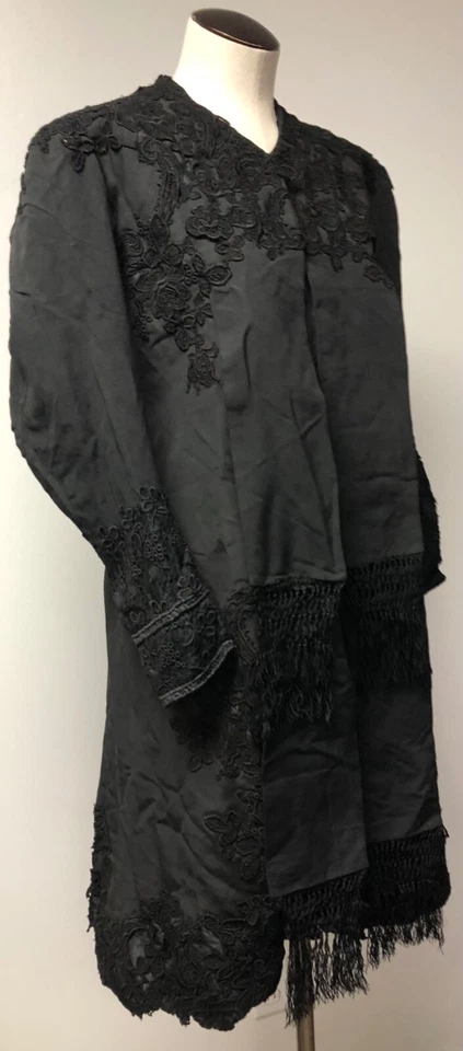 ВИНТАЖНЫЙ ВИКТОРИАНСКИЙ EDWARDIAN ЖЕНЩИН ЧЕРНЫЙ ВЕРХОВОЙ ПАЛЬТО W ПОТРЯСАЮЩИЙ КРУЖЕВНОЙ АППЛИКАЦИИ - Изображение 3 из 4