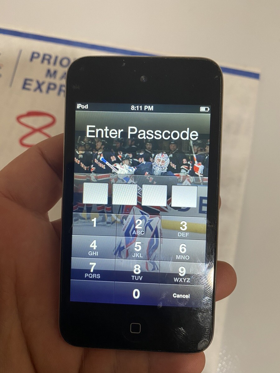 Apple iPod Touch 4th Generation Model A1367 32GB - Black / Chrome