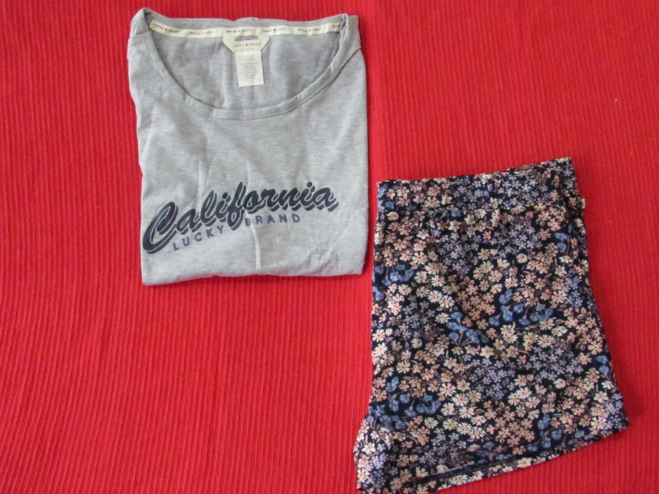 Conjunto Top Gris Lucky Brand + Pantalones Cortos Florales Ropa de Salón PJ’s Super Suave Talla Grande Foto 4 de 4