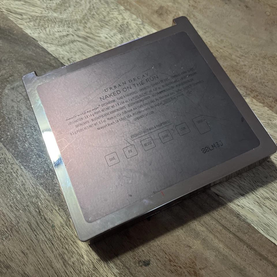 Paleta Urban Decay Naked On The Run edición limitada falta lápiz labial y de ojos Foto 3 de 4
