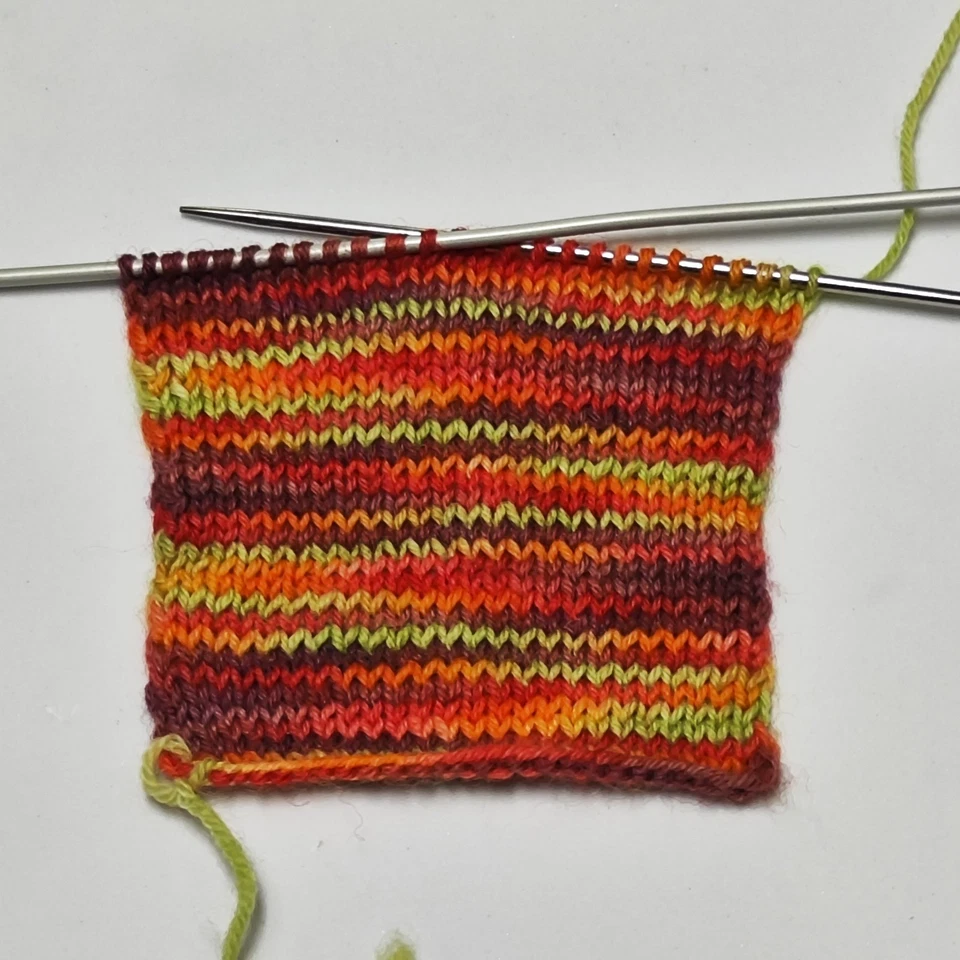 Handgefärbte Sockenwolle 100g Unikat 75% Schurwolle 25% Nylon Herbstahorn Wolle - Bild 2 von 4