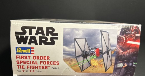 Revell 1:35 06745 Star Wars First Order Special Forces Tie Fighter *NEW* MH025 - Imagen 2 de 4
