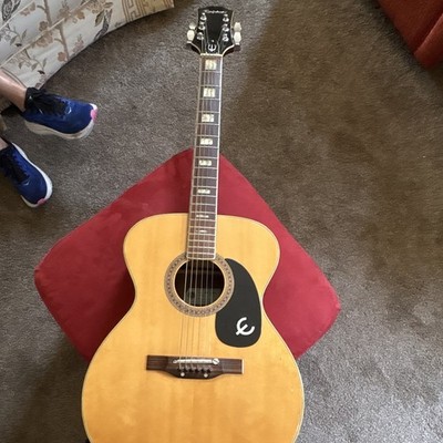 Epiphone FT-135 Dreadnought 6-String Acoustic Natural Right-Handed w/Hard Case