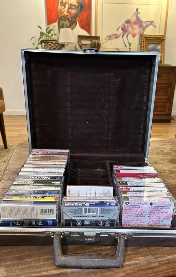 Vintage 17 Cassette Tape Lot Mixed Country  80s & 90s With Carrying Case *pics - Image 2 of 4