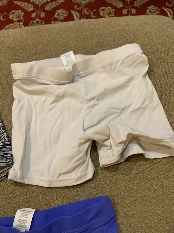 Lot Of 3 Pairs Of Girls Stretch Spandex Dance Fitness Shorts Size 6/6X (AH) - Image 4 of 4