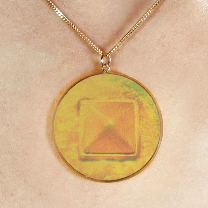 9ct Gold Hologram Pendant - Egyptian Pyramid 2 (Large) + 20"" Chain