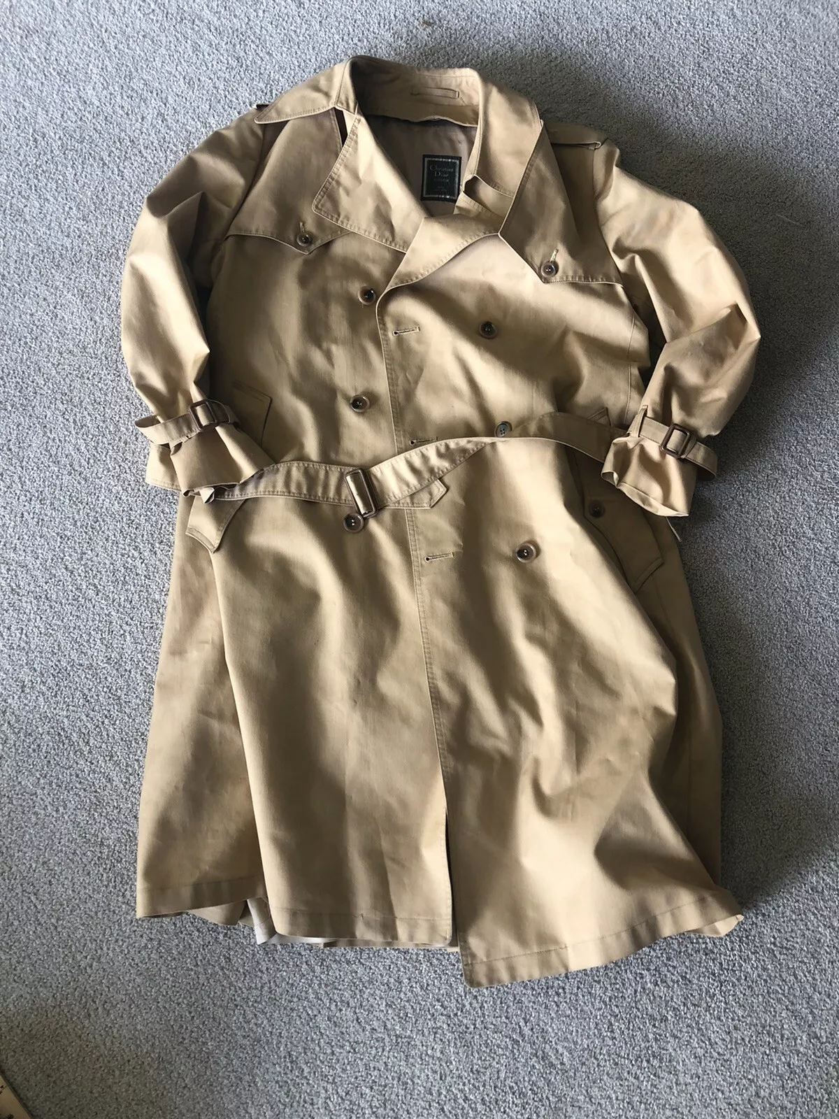 Manteau vintage CHRISTIAN DIOR MONSIEUR TRENCH CHAMEAU TAILLE 42R CEINTURE. Femme. DD