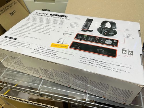 Focusrite Scarlett 2i2 Studio 3rd Gen USB Audio Interface Studio Pack - Picture 4 of 11