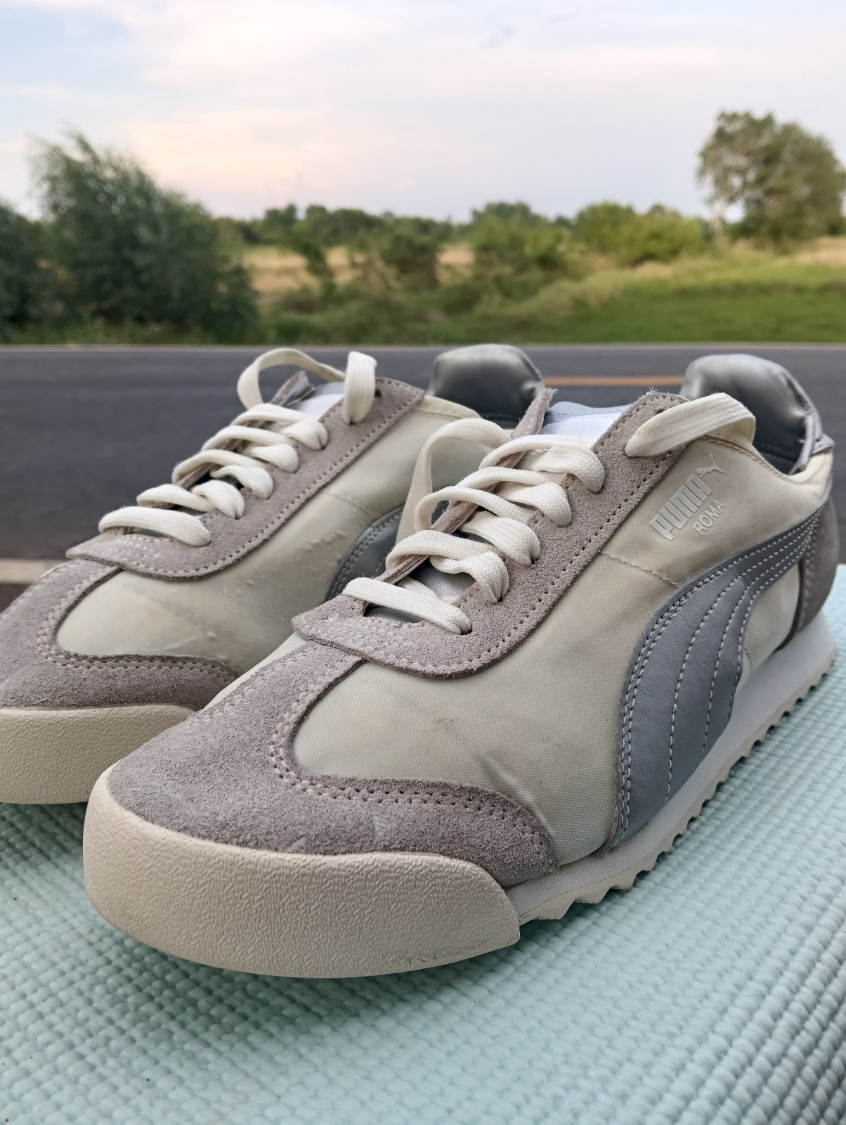 Size 8 - Puma Roma OG Nylon Metallic Whisper White Silver image 3