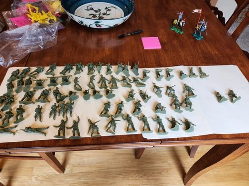 Marx Battleground Vintage American Soldiers IN matching OD 73 Figures