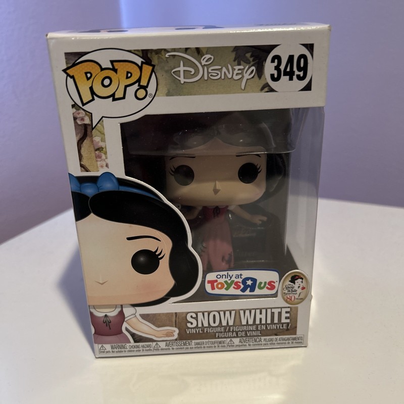 Funko Pop! Vinyl: Disney - Snow White (Maid) - Toys R Us (Exclusive) #349