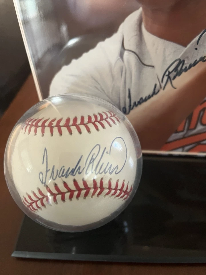 Frank Robinson signed ball & 8" x 10" photo -Horizontal PHOTO/BALL DISPLAY CASE - Image 2 of 4