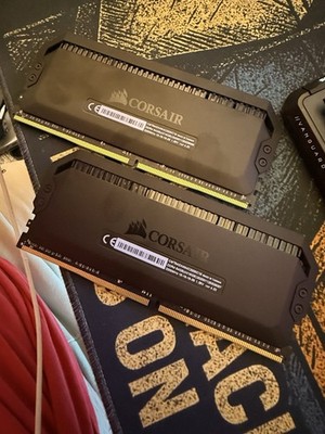 Dominator Platinum RGB 32GB (2x16) DDR4 3200mhz