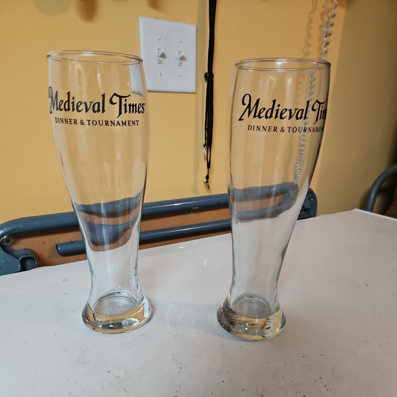 2 Medieval Times Dinner & Tournament 32 oz Beer Pilsner Glass 11” Tall Souvenir