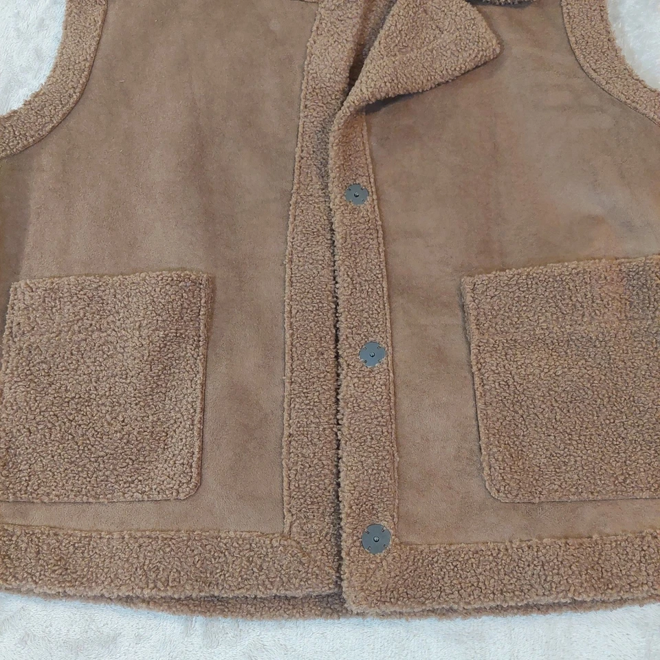 Maurice's Para Mujer Tostado Imitación Gamuza Sherpa Ribete Chaleco Sin Mangas Top Mediano Informal Foto 4 de 4
