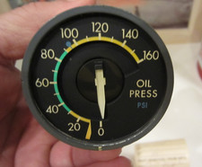 OIL PRESSURE INDICATOR REMOVED FROM N12089 DC-10-30 US GAUGE V1L-OC4E MS90452715