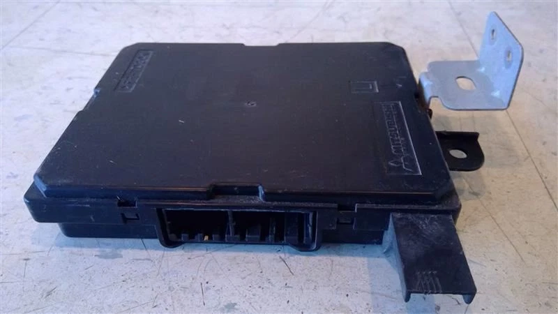 Mitsubishi Outlander 2009 09 2,4 L tracción delantera temperatura módulo de control de CA computadora Foto 3 de 4